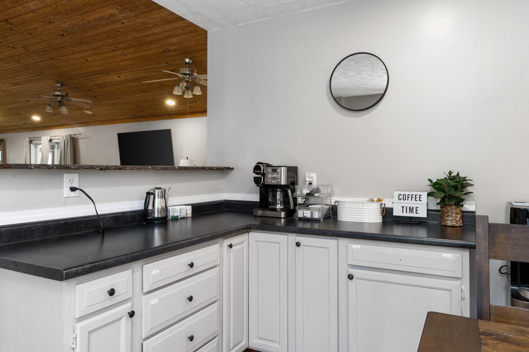 Spacious Cabin Near Hocking Hills And Caves With Hot Tub And Firepit Laurelville Buitenkant foto